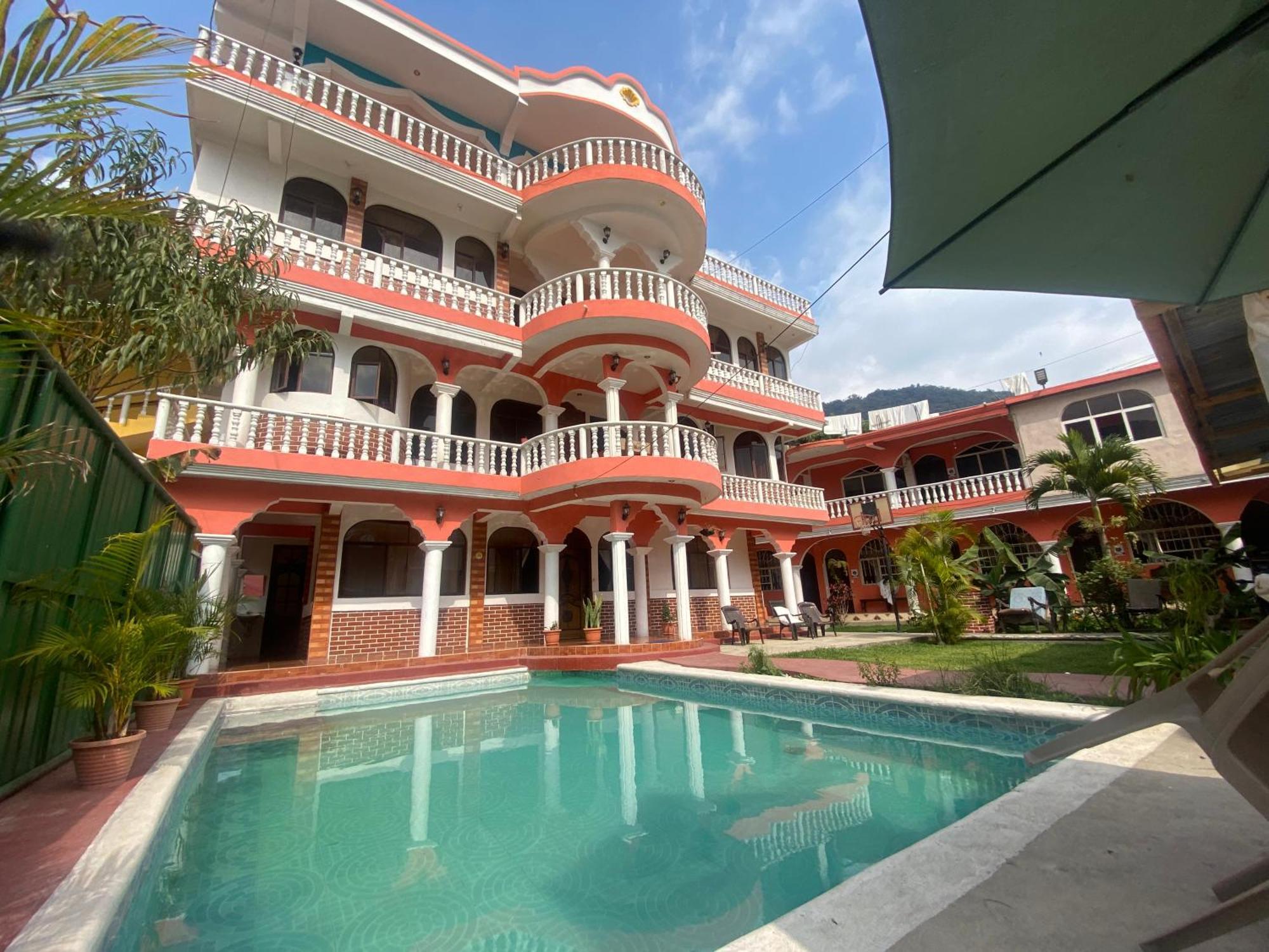 Hotel Posada Gutierrez Panajachel Exterior photo